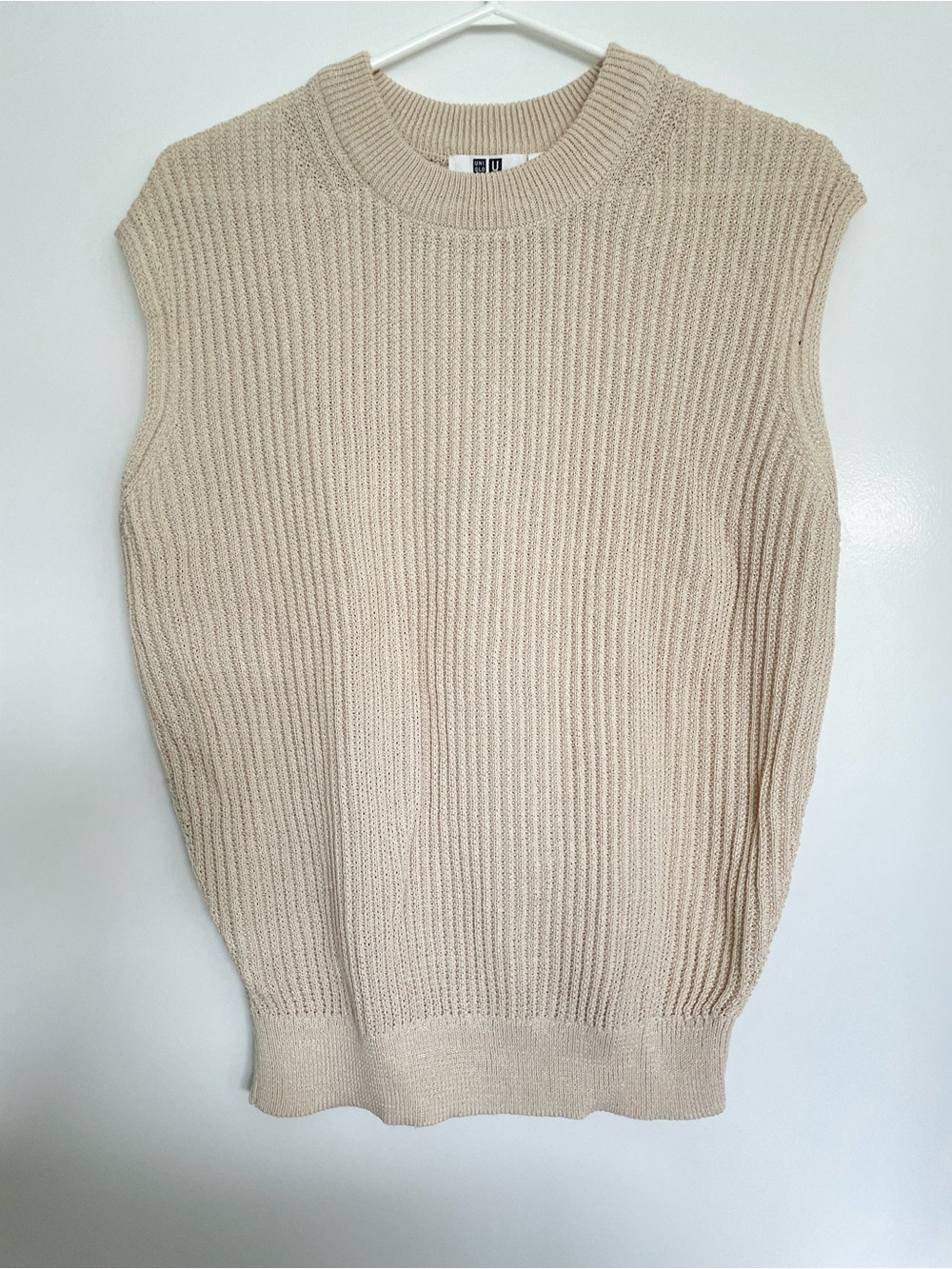 Uniqlo Sleeveless Ribbed Knit Vest in Light Beige